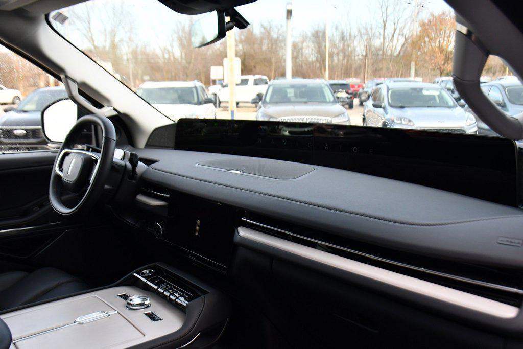 new 2025 Lincoln Navigator car, priced at $96,249