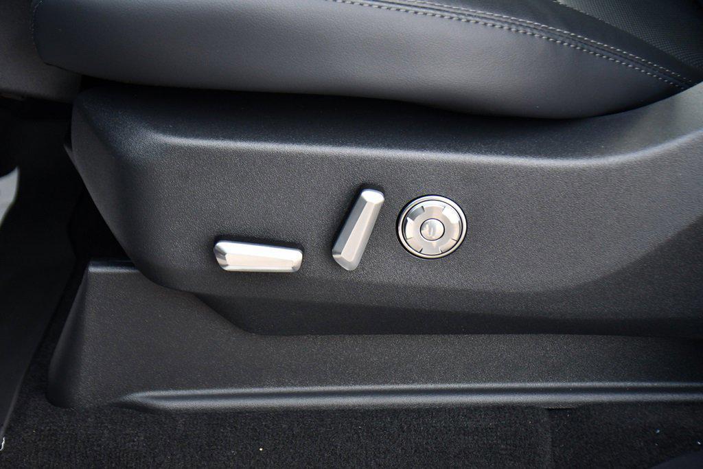 new 2025 Lincoln Navigator car, priced at $96,249