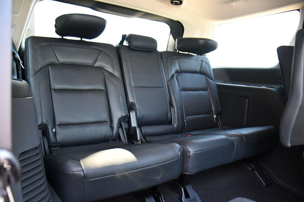 new 2026 Lincoln Navigator car, priced at $99,076