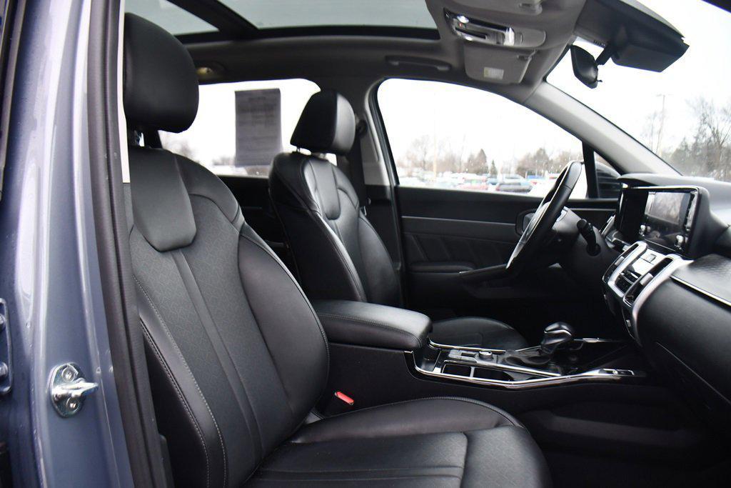 used 2022 Kia Sorento car, priced at $26,495