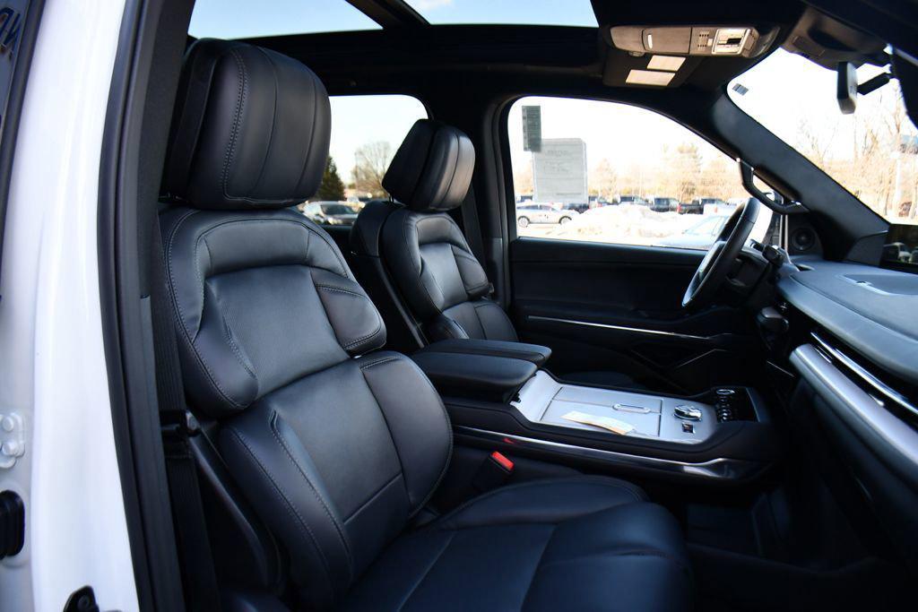 new 2026 Lincoln Navigator car, priced at $103,392