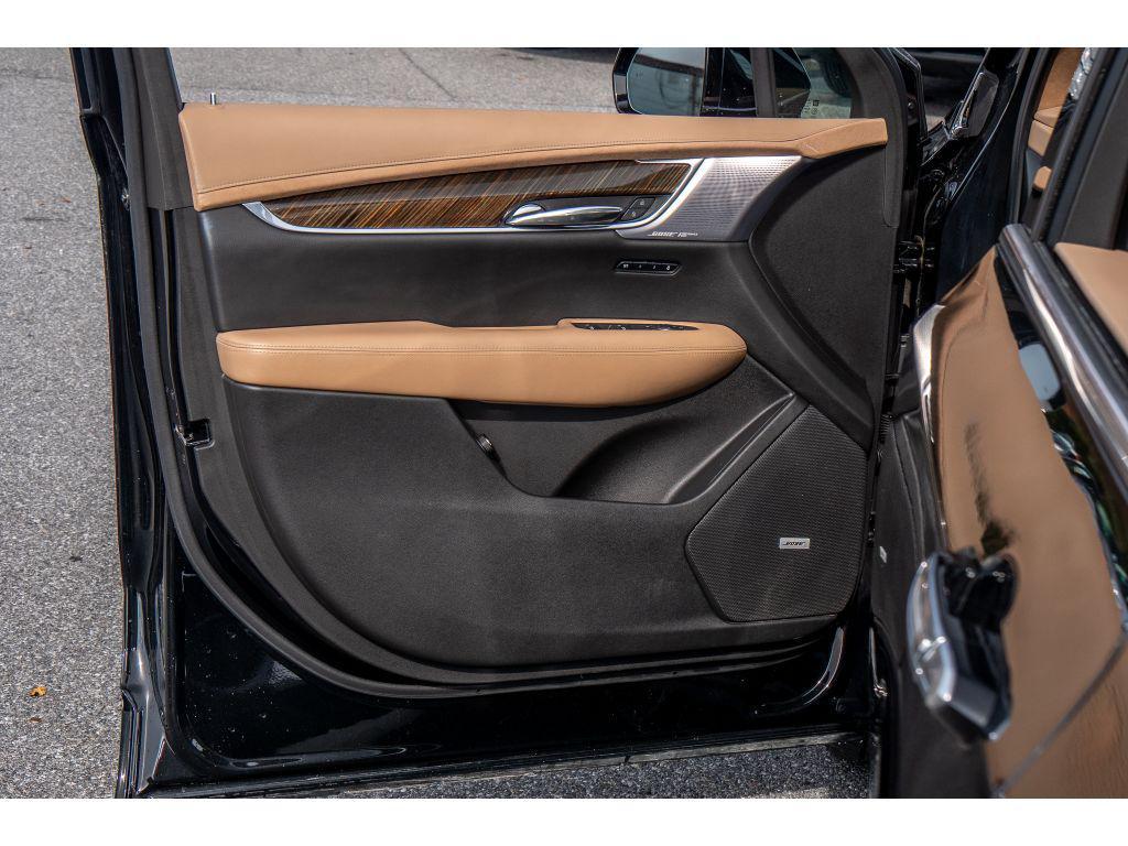 used 2023 Cadillac XT6 car, priced at $35,995