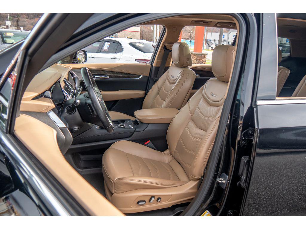 used 2023 Cadillac XT6 car, priced at $35,995