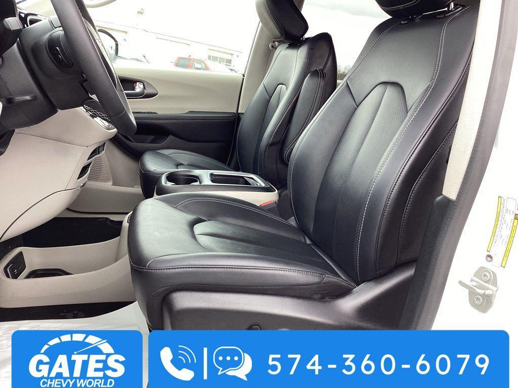 used 2024 Chrysler Pacifica Hybrid car, priced at $33,332