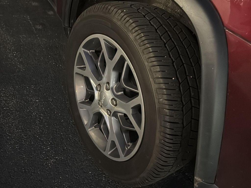 used 2021 Jeep Grand Cherokee car, priced at $20,900