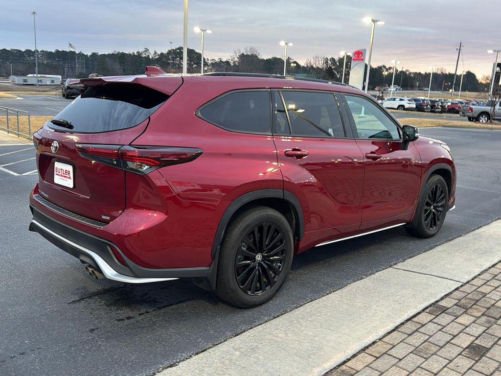 used 2024 Toyota Highlander car, priced at $41,398