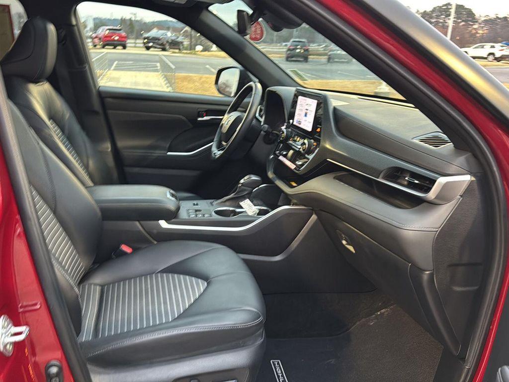 used 2024 Toyota Highlander car, priced at $41,398