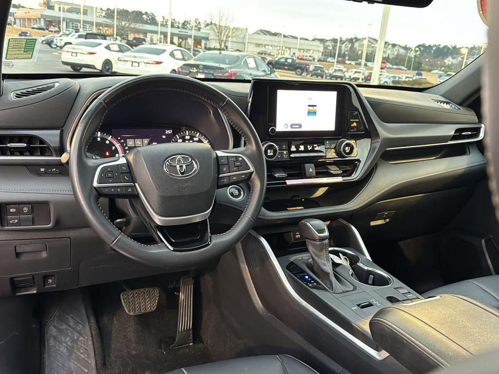used 2024 Toyota Highlander car, priced at $41,398