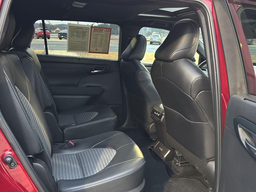 used 2024 Toyota Highlander car, priced at $41,398