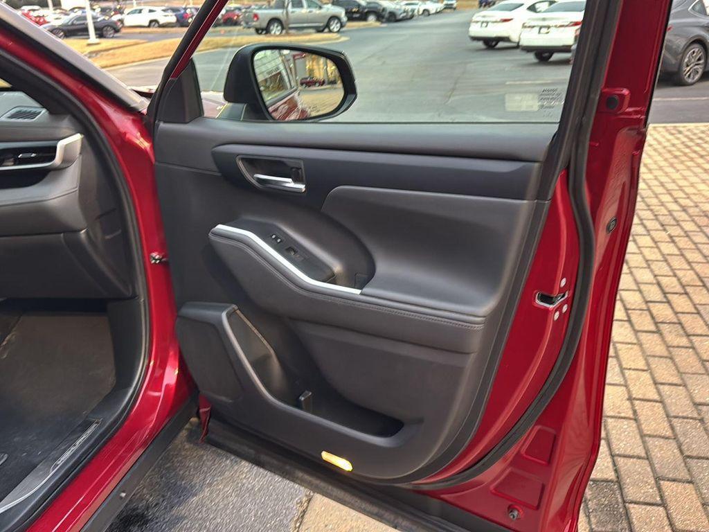 used 2024 Toyota Highlander car, priced at $41,398