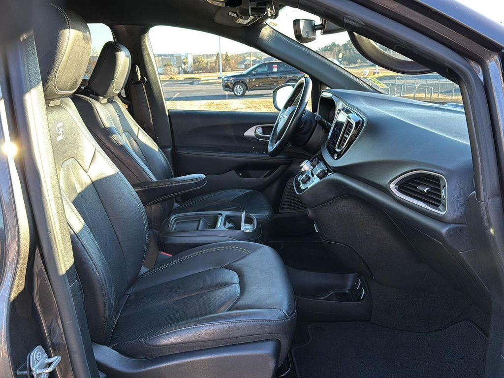 used 2020 Chrysler Pacifica Hybrid car, priced at $18,999