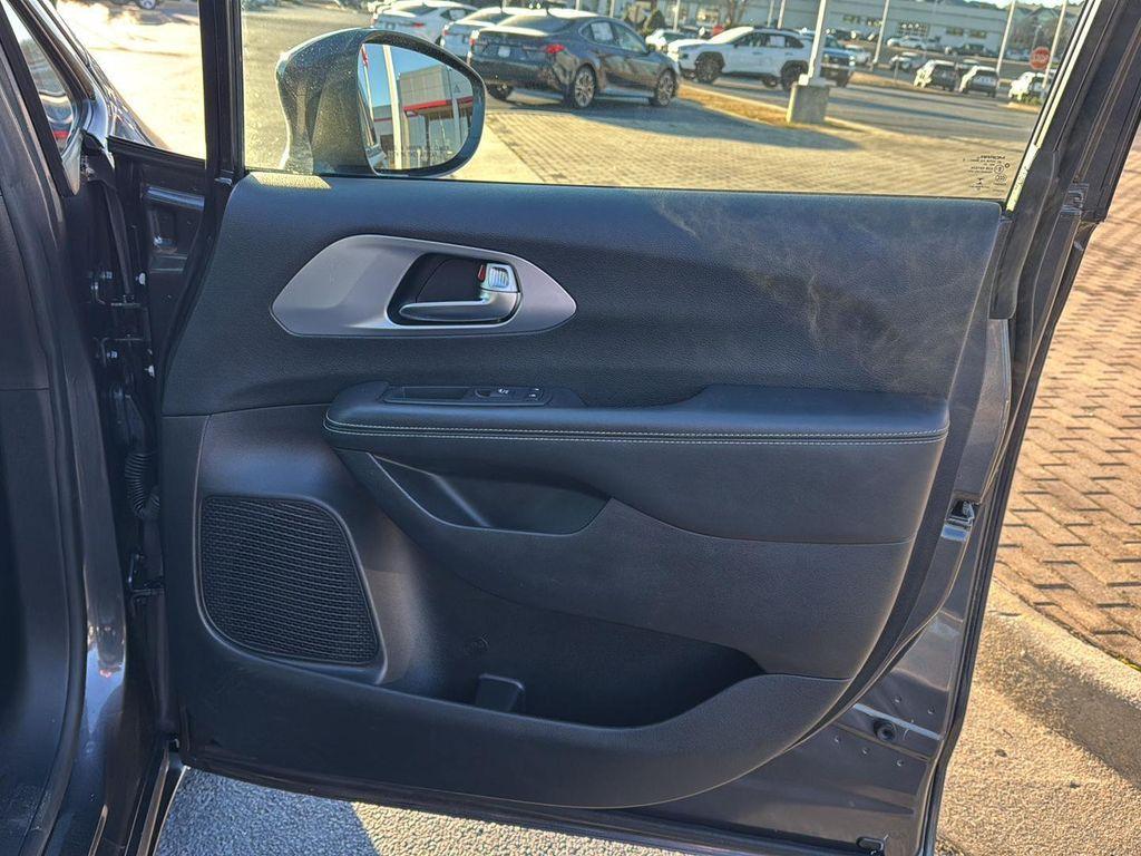 used 2020 Chrysler Pacifica Hybrid car, priced at $18,999