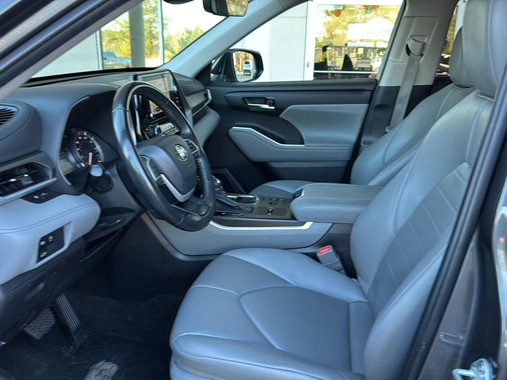 used 2024 Toyota Highlander car, priced at $36,900