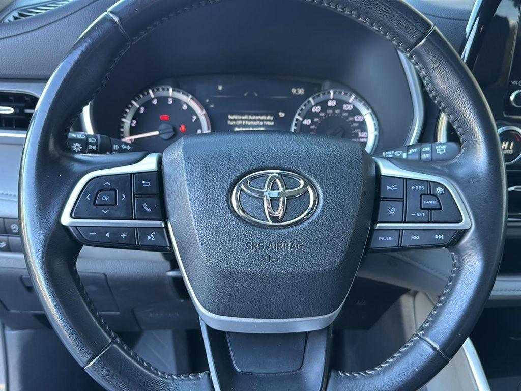 used 2024 Toyota Highlander car, priced at $36,900
