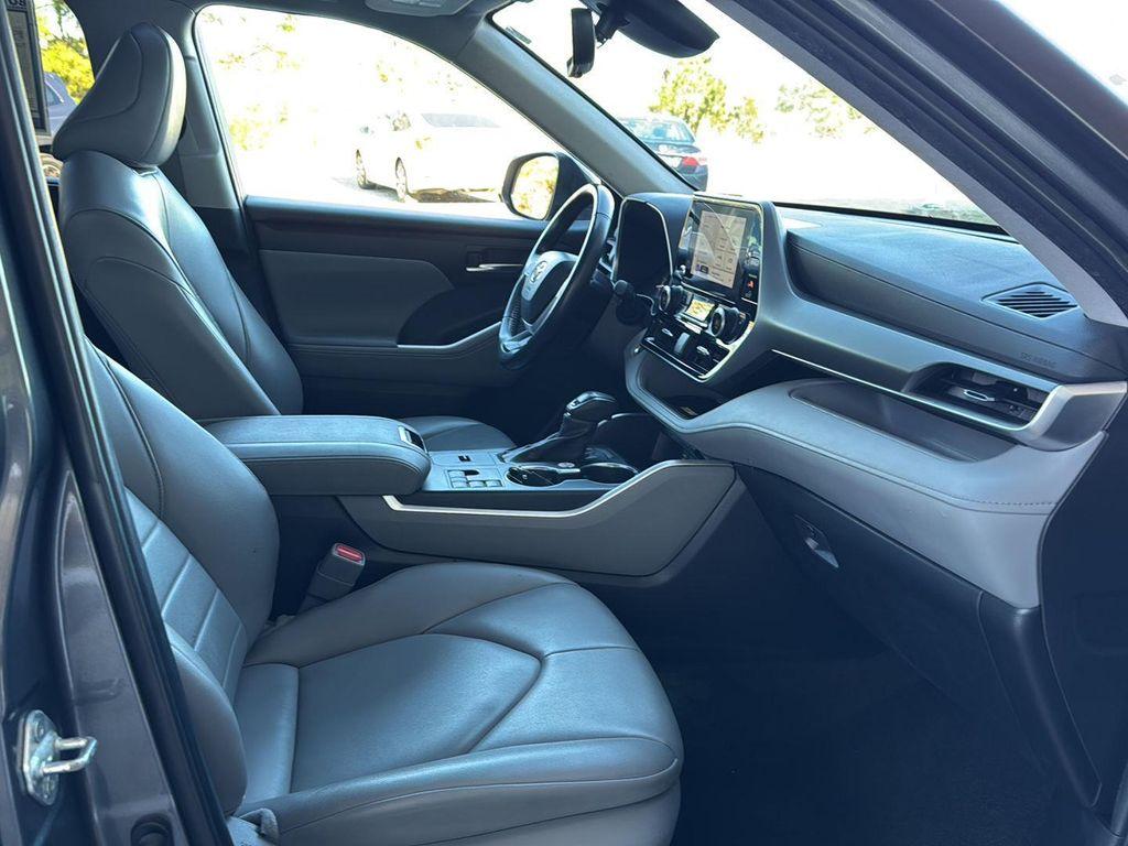 used 2024 Toyota Highlander car, priced at $36,900