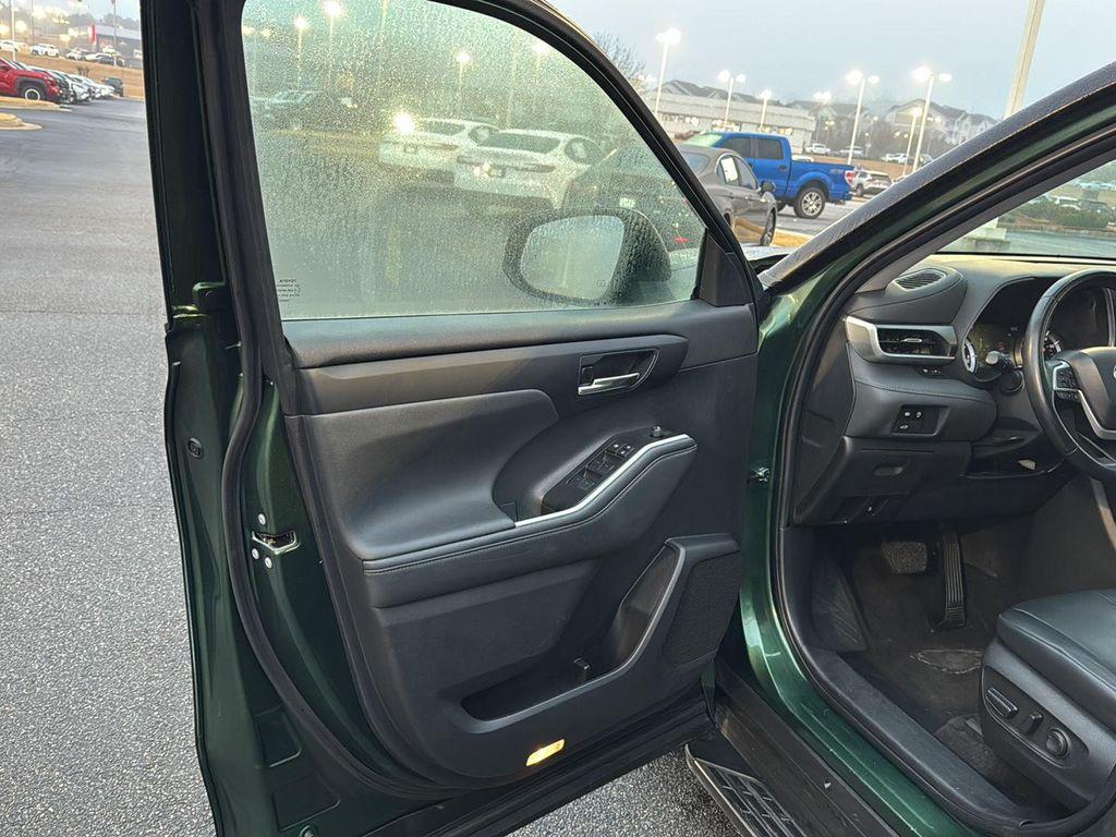 used 2023 Toyota Highlander car, priced at $39,699