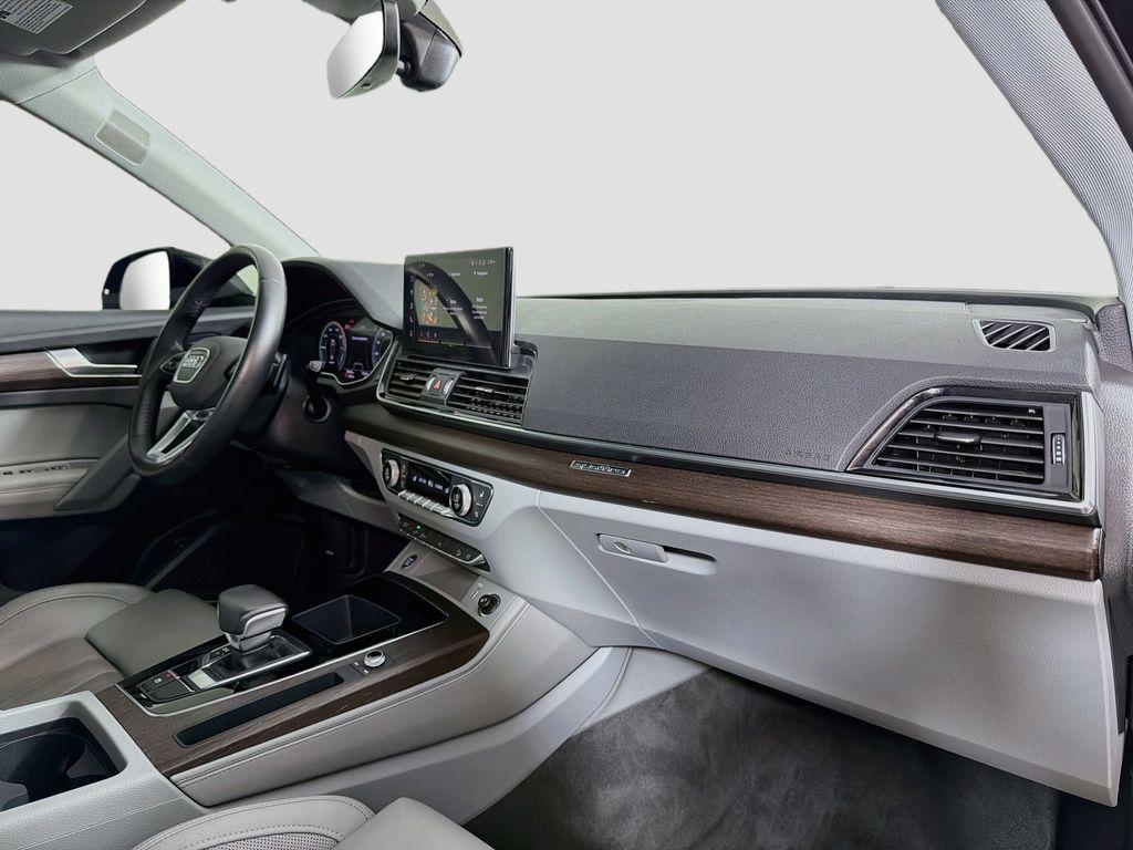 Audi Q5 view 31