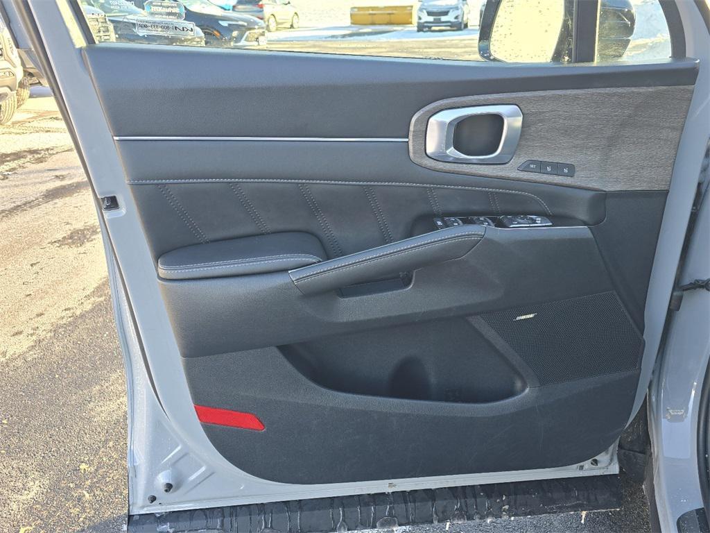 used 2023 Kia Sorento car, priced at $31,000