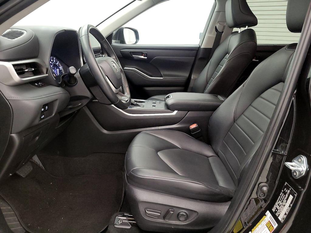 used 2024 Toyota Highlander car, priced at $35,998