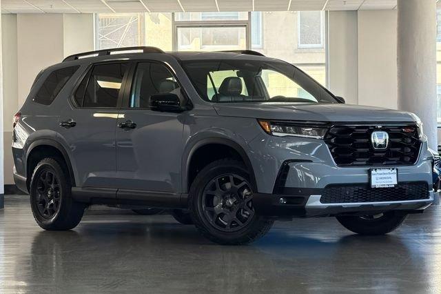 used 2025 Honda Pilot car, priced at $42,082