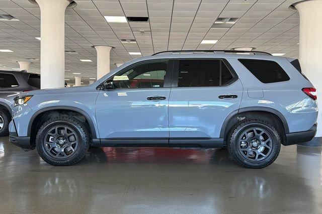 used 2025 Honda Pilot car, priced at $42,082