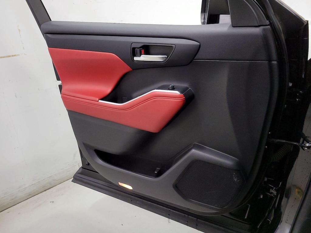 used 2022 Toyota Highlander car, priced at $34,998