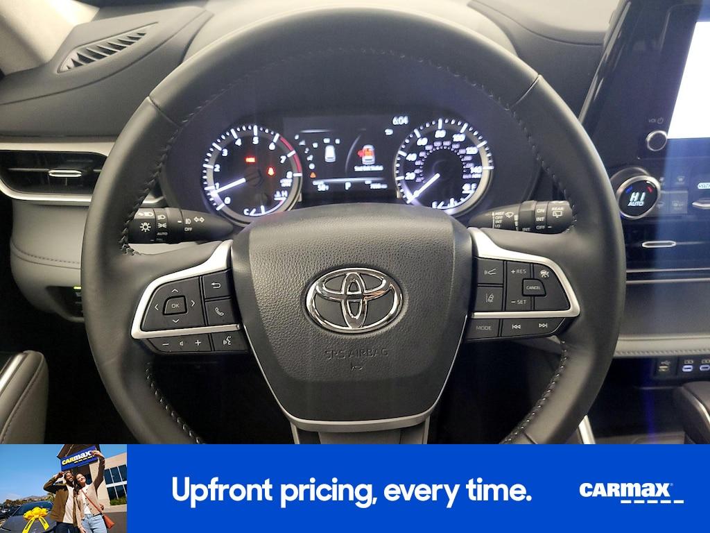 used 2023 Toyota Highlander car, priced at $35,998