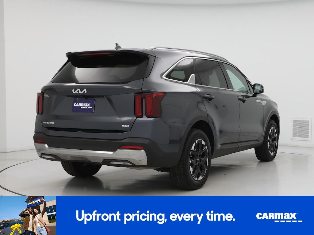 used 2025 Kia Sorento car, priced at $32,998