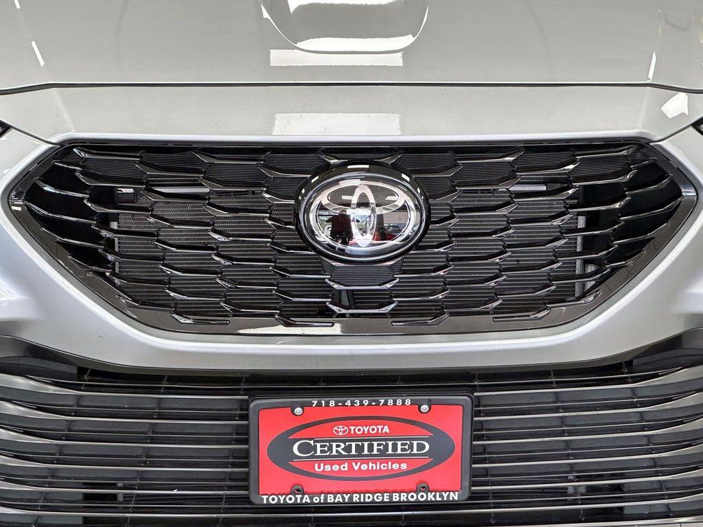 used 2025 Toyota Highlander car, priced at $48,063