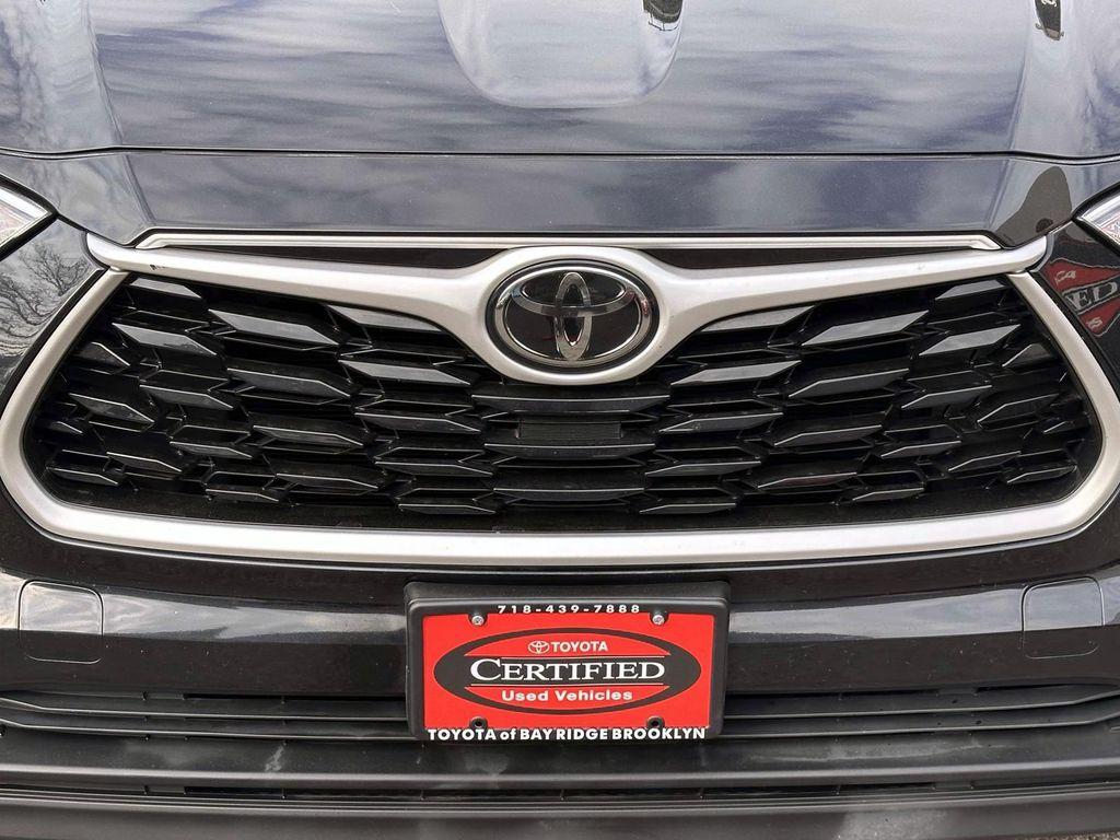 used 2020 Toyota Highlander car, priced at $26,999