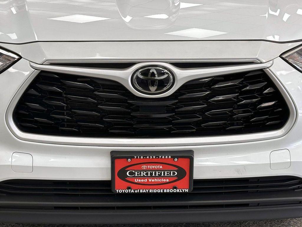 used 2023 Toyota Highlander car, priced at $37,998