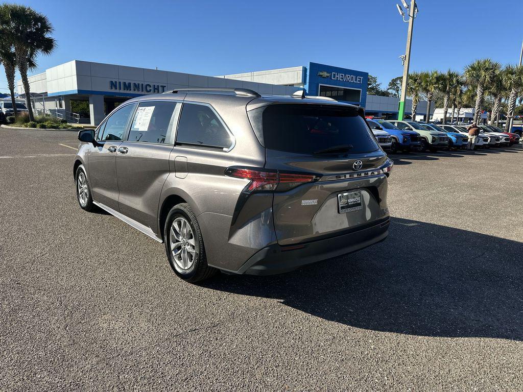 used 2022 Toyota Sienna car, priced at $29,985