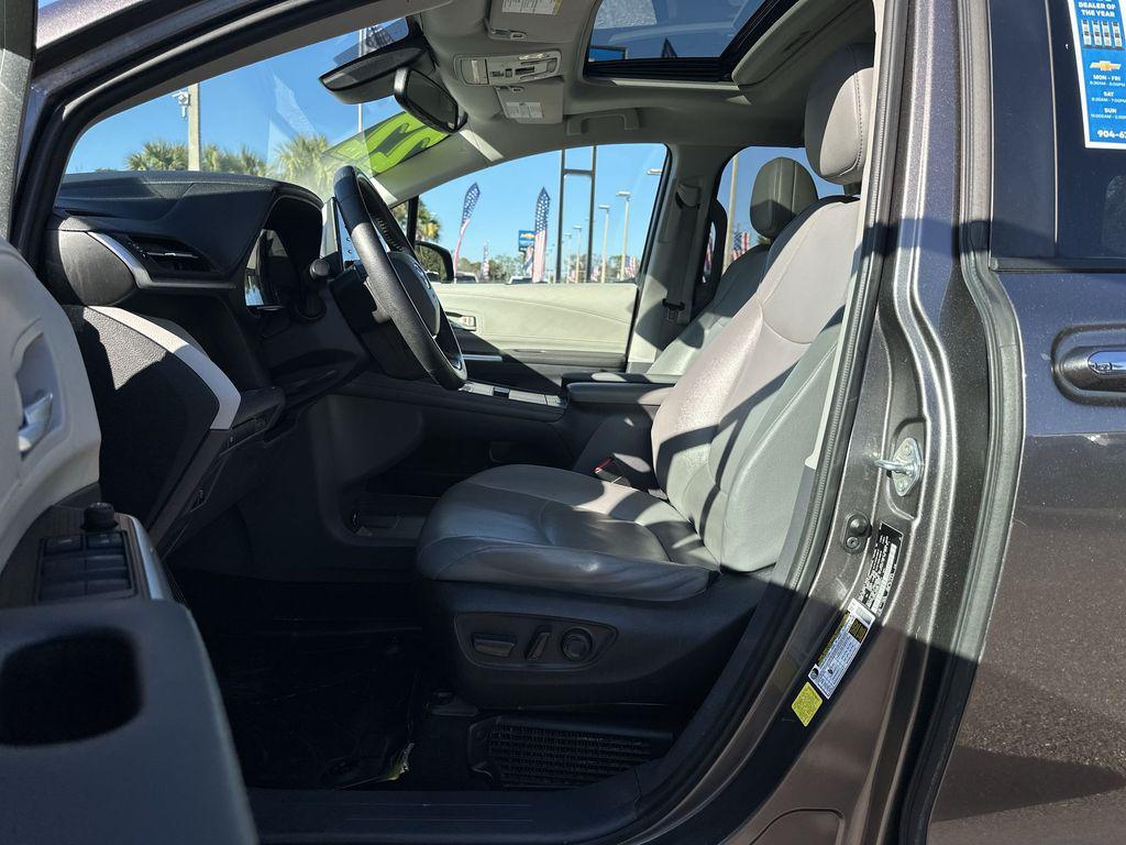 used 2022 Toyota Sienna car, priced at $29,985