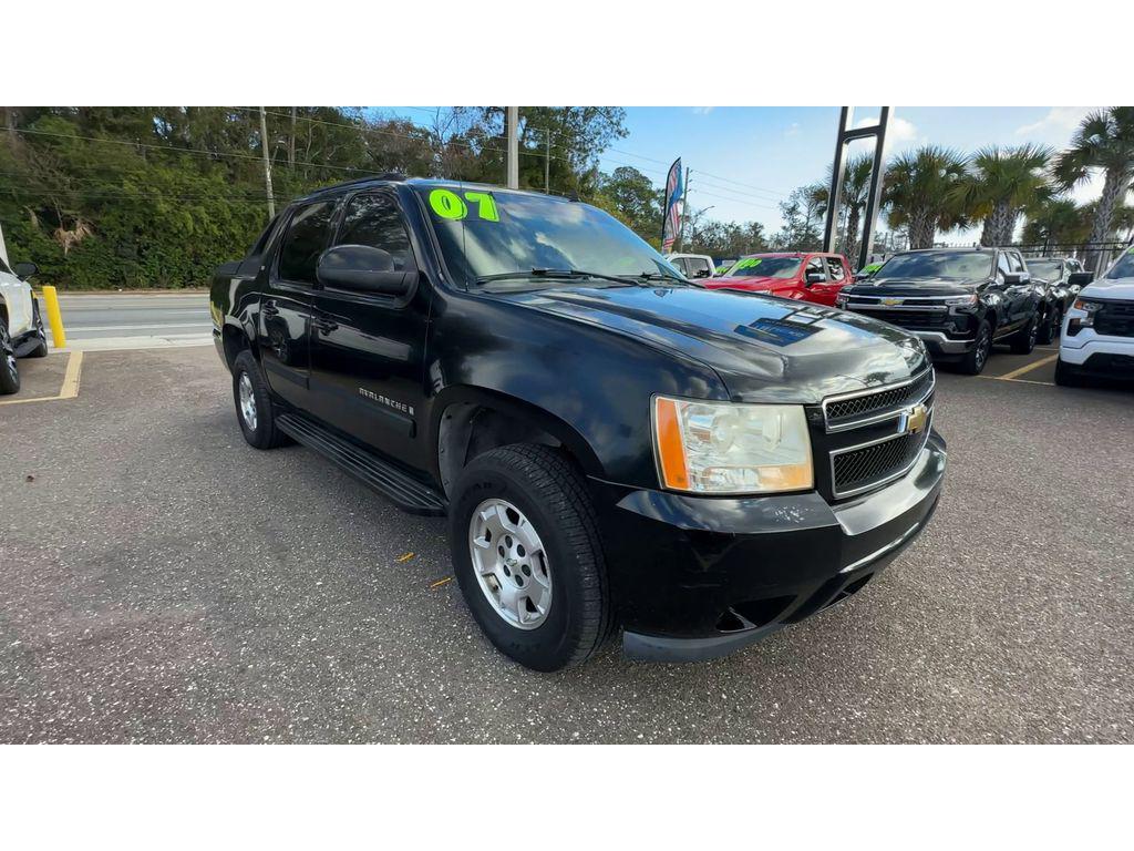 used 2007 Chevrolet Avalanche car, priced at $7,937