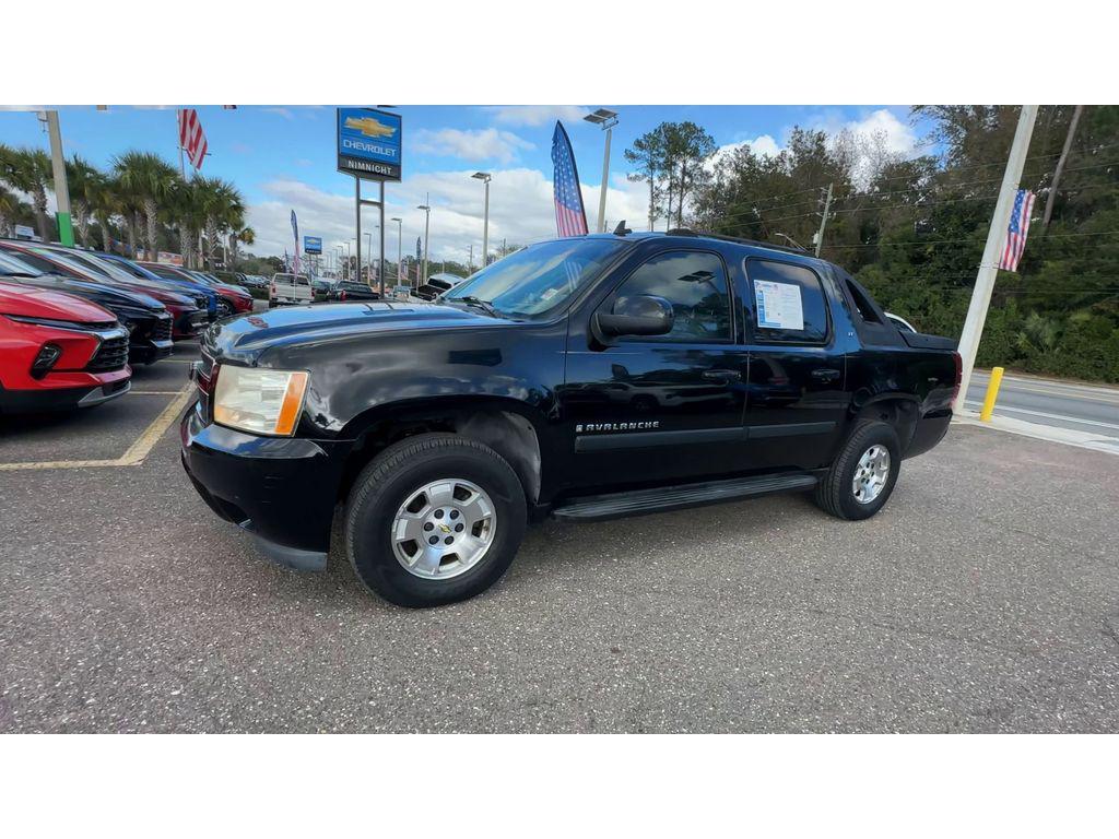 used 2007 Chevrolet Avalanche car, priced at $7,937