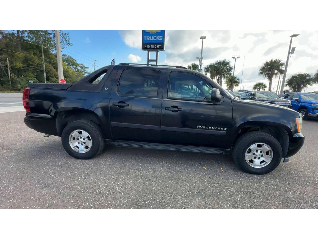 used 2007 Chevrolet Avalanche car, priced at $7,937