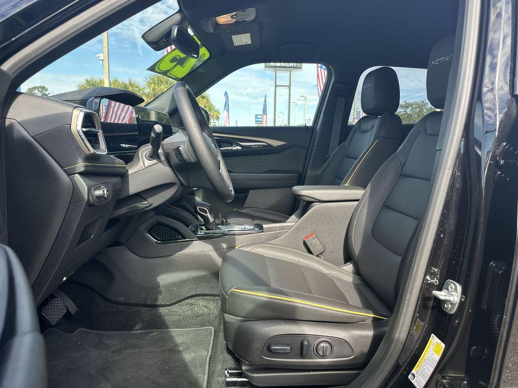 used 2025 Chevrolet TrailBlazer car, priced at $27,573