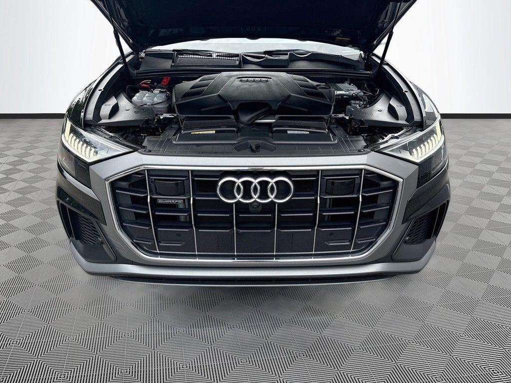 Audi Q8 view 31