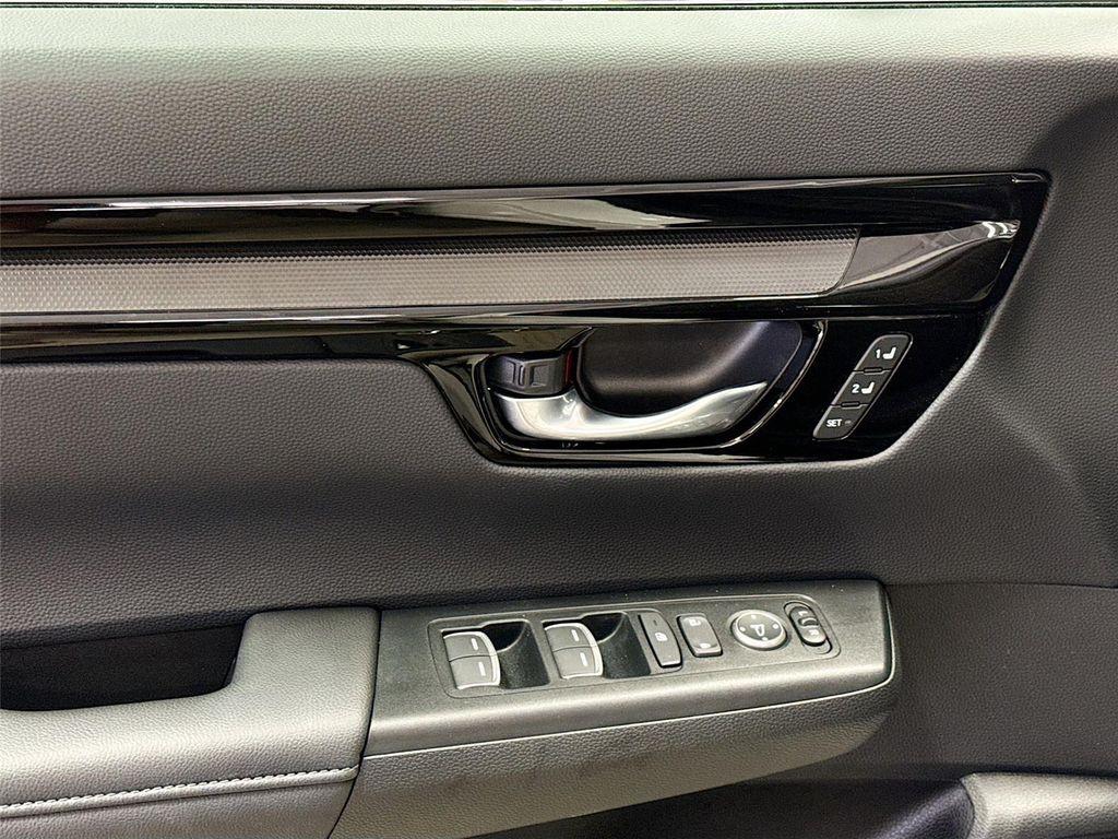 used 2025 Honda CR-V car, priced at $32,999