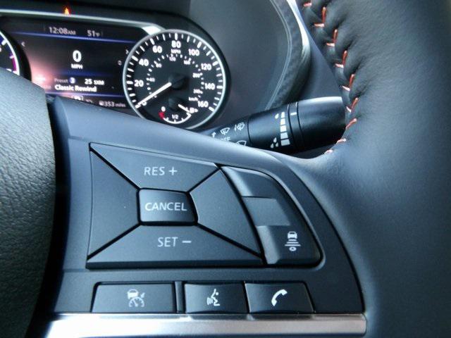 2025 Atlantic Gray Metallic/Super Black Nissan Sentra