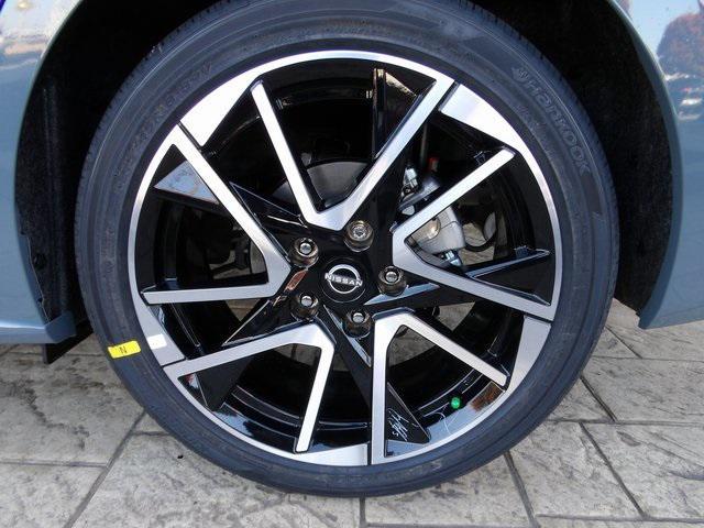 2025 Atlantic Gray Metallic/Super Black Nissan Sentra