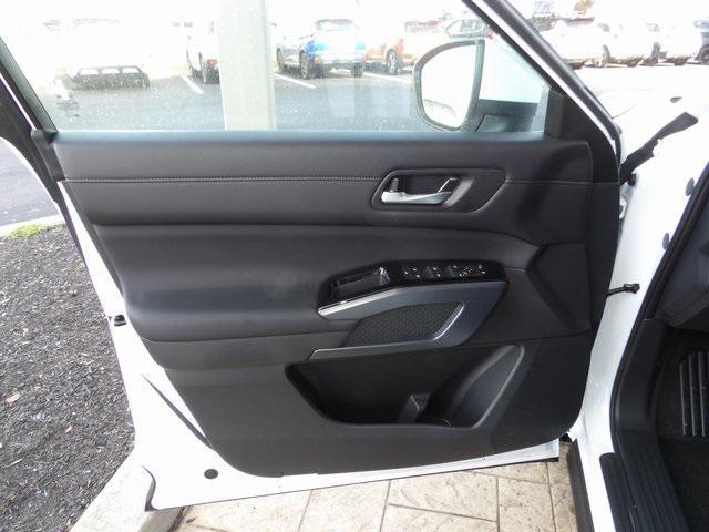 new 2025 Nissan Pathfinder car, priced at $38,602