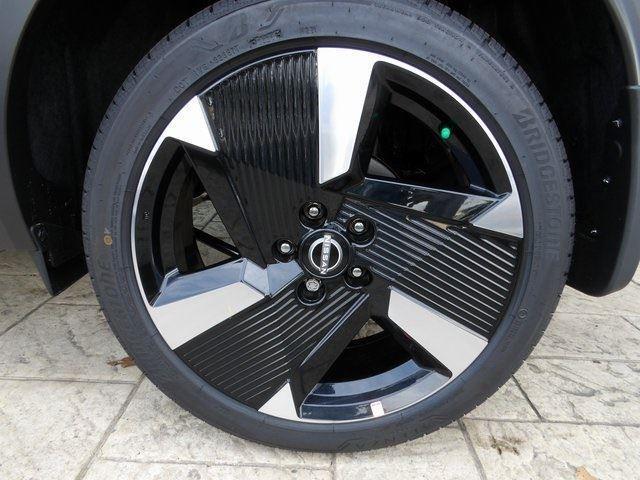 new 2025 Nissan Kicks car, priced at $30,290