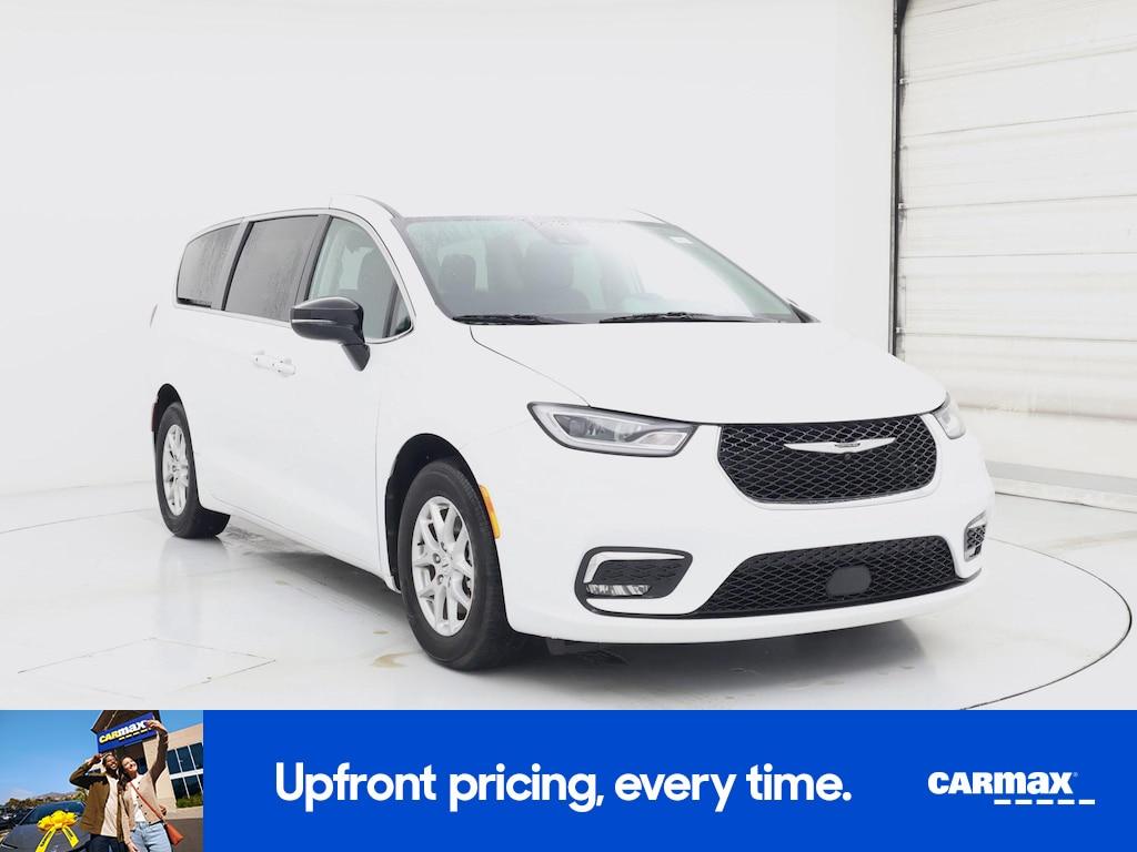 used 2024 Chrysler Pacifica car, priced at $29,998