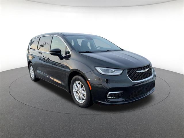 used 2023 Chrysler Pacifica car, priced at $24,377