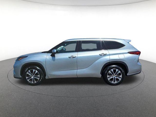 used 2021 Toyota Highlander car, priced at $23,000