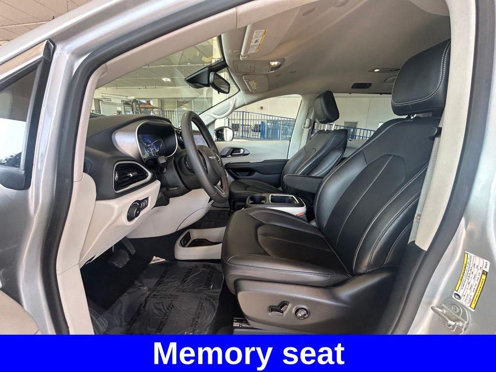 used 2024 Chrysler Pacifica car, priced at $27,746