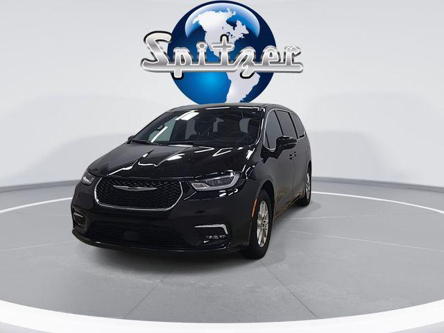used 2025 Chrysler Pacifica car, priced at $28,995