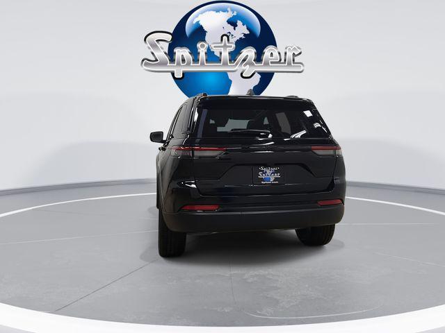 new 2025 Jeep Grand Cherokee car, priced at $41,422