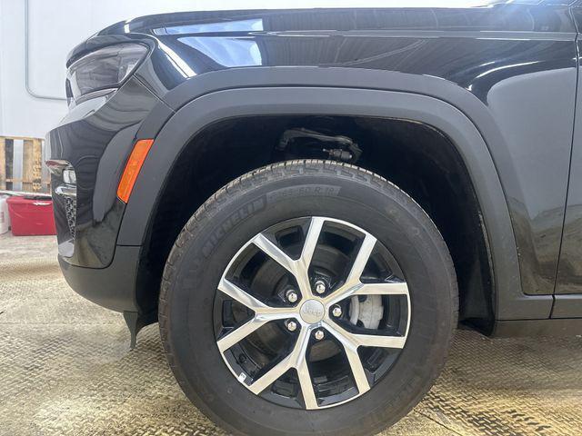 used 2025 Jeep Grand Cherokee car, priced at $42,990